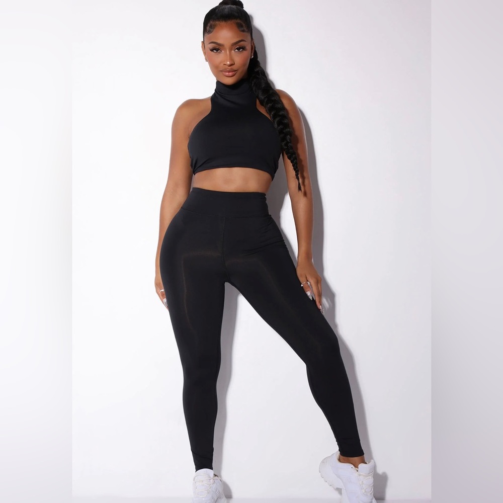 Fashion Nova Black active wear top/Tuesday Special🌸🌸🌸 - Picture 3 of 6